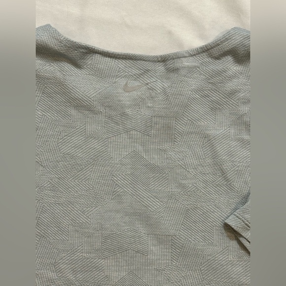 Nike Dri-FIT Medalist Top Shirt - Picture 12 of 14